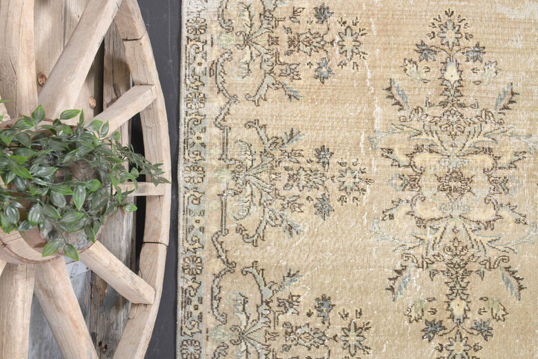 Turkish Vintage Anatolian Oriental Rug