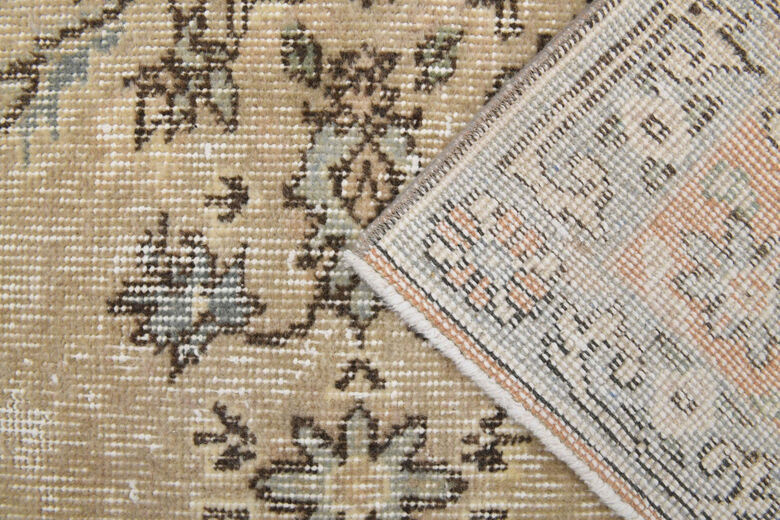 Turkish Vintage Anatolian Oriental Rug