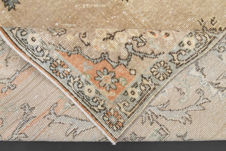 Turkish Vintage Anatolian Oriental Rug