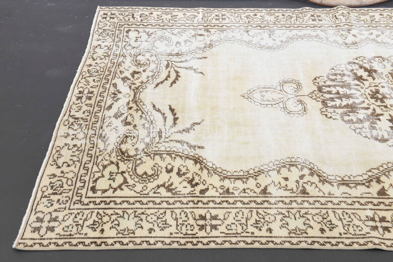 Vintage Oriental Area Anatolian Rug