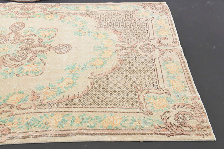 Oriental Vintage Anatolian Area Rug