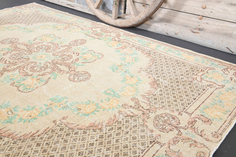 Oriental Vintage Anatolian Area Rug