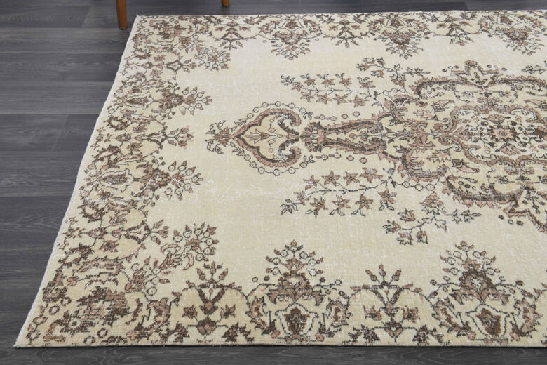 Vintage Turkish Oriental Area Rug