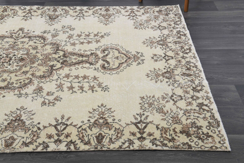 Vintage Turkish Oriental Area Rug