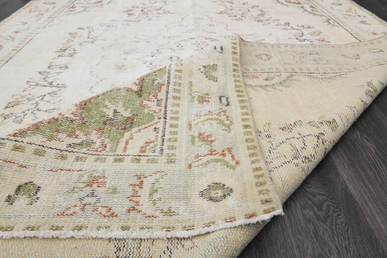 Vintage Beige Area Rug