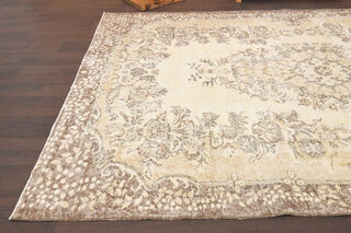 6x9 feet Vintage Area Rug - Thumbnail