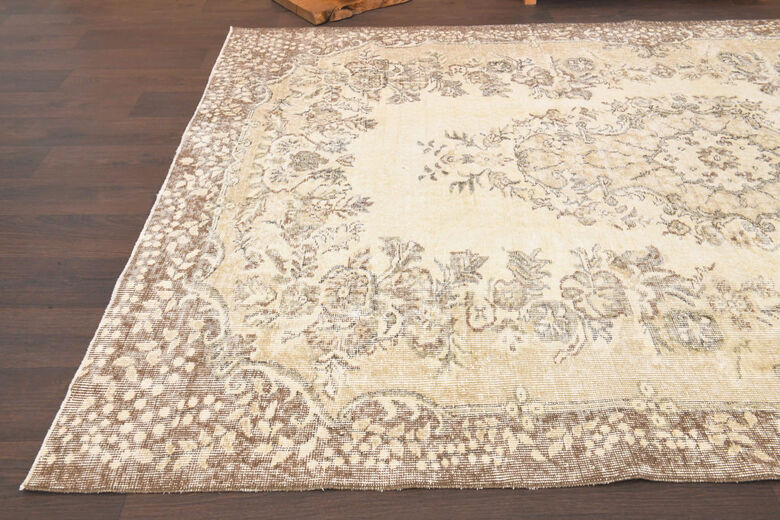 6x9 feet Vintage Area Rug