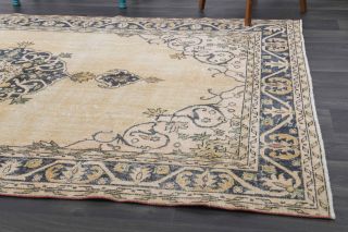 Mid 20th Century Antique Wool Rug - Thumbnail