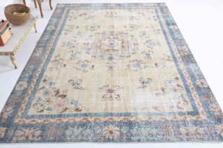 Vintage Oversized Area Rug - Thumbnail