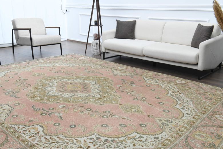 Isfahan Persian - Oversized Vintage Area Rug