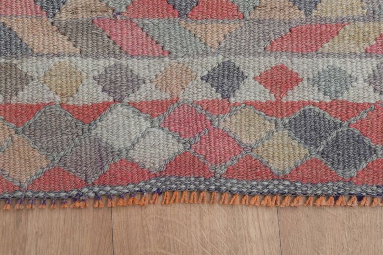 Pink Beige Vintage Runner