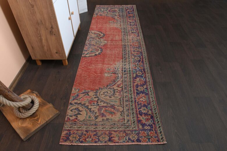 Red Purple Vintage Runner