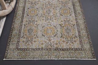 Vintage Floral Area Rug - Thumbnail