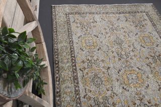 Vintage Floral Area Rug - Thumbnail