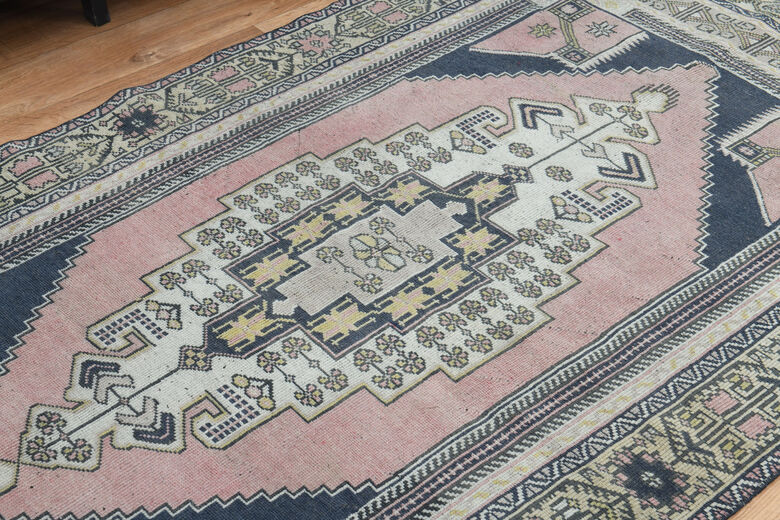 Farmhouse Decor Vintage Milas Rug