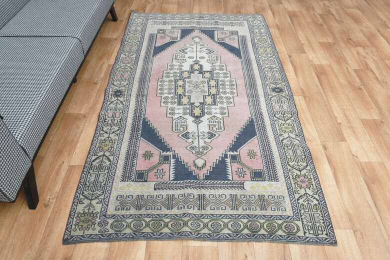 Farmhouse Decor Vintage Milas Rug
