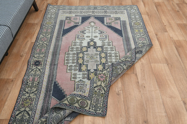 Farmhouse Decor Vintage Milas Rug