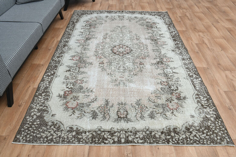 Vintage Turkish Oriental Rug