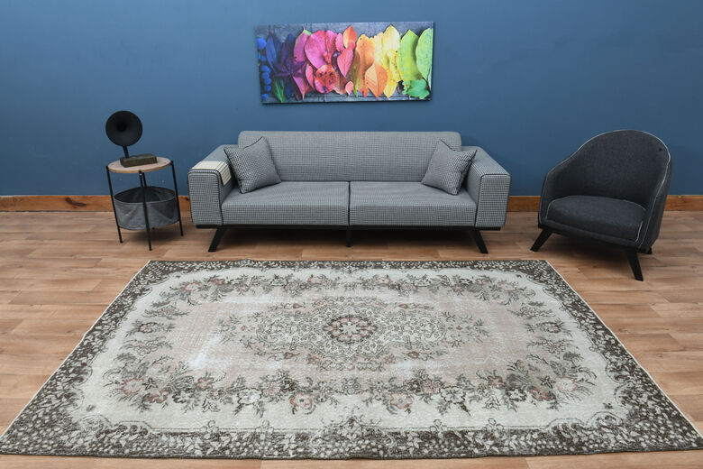 Vintage Turkish Oriental Rug