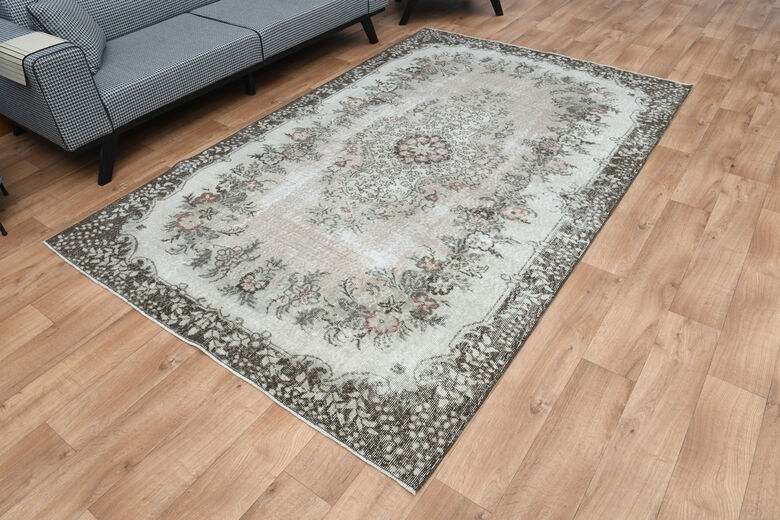 Vintage Turkish Oriental Rug