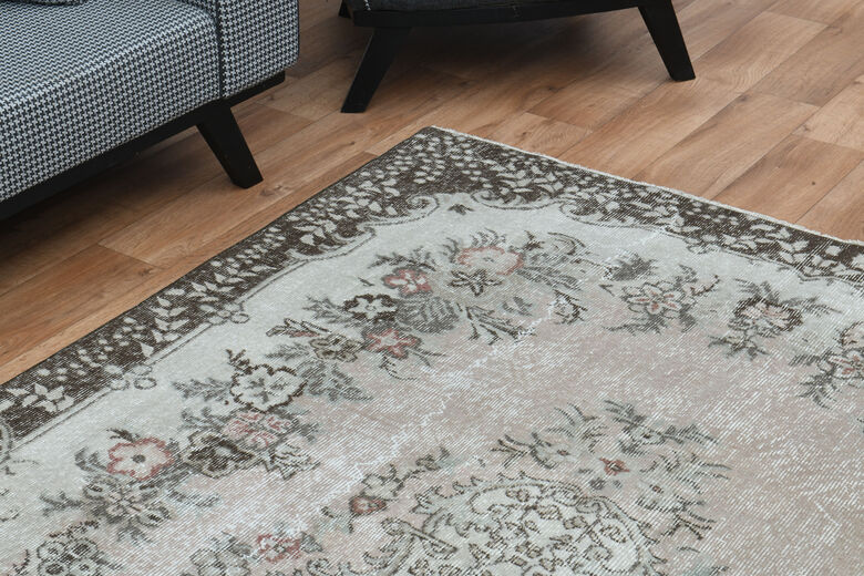 Vintage Turkish Oriental Rug