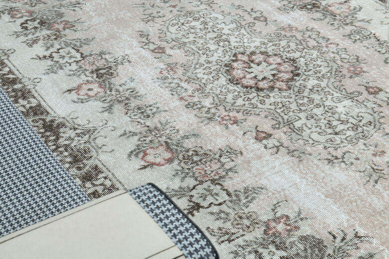 Vintage Turkish Oriental Rug