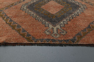 Red Black Vintage Runner - Thumbnail
