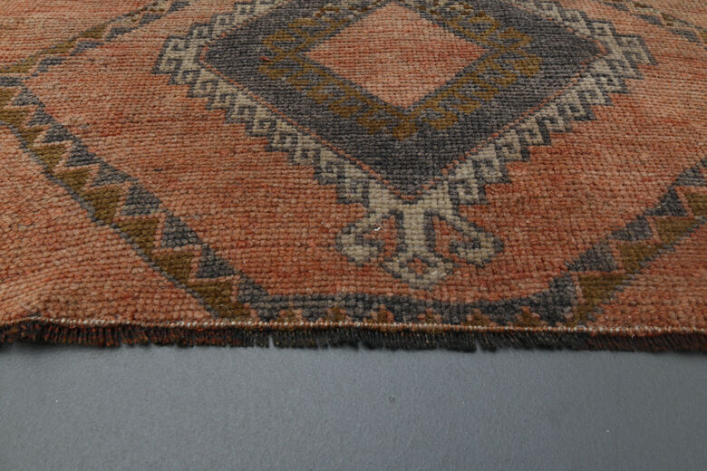Red Black Vintage Runner