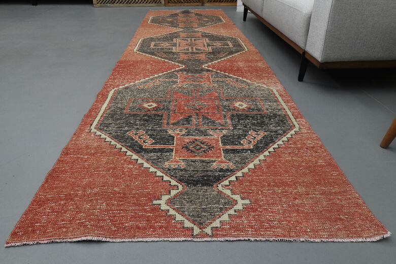 Red Black Vintage Runner