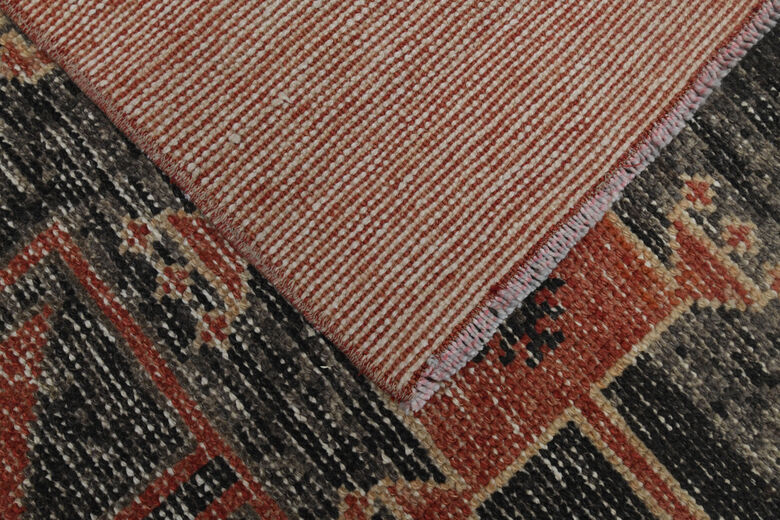Red Black Vintage Runner