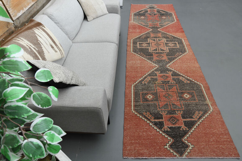 Red Black Vintage Runner