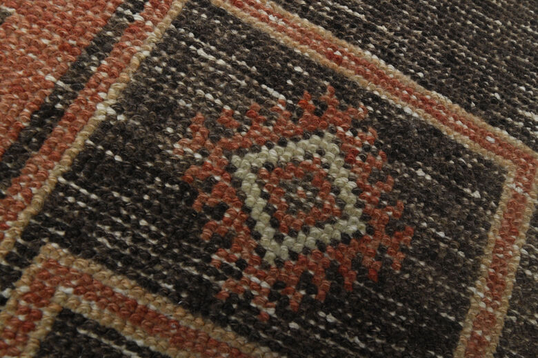 Red Black Vintage Runner