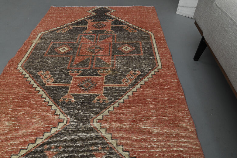 Red Black Vintage Runner