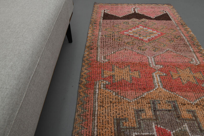 Pink Vintage Runner