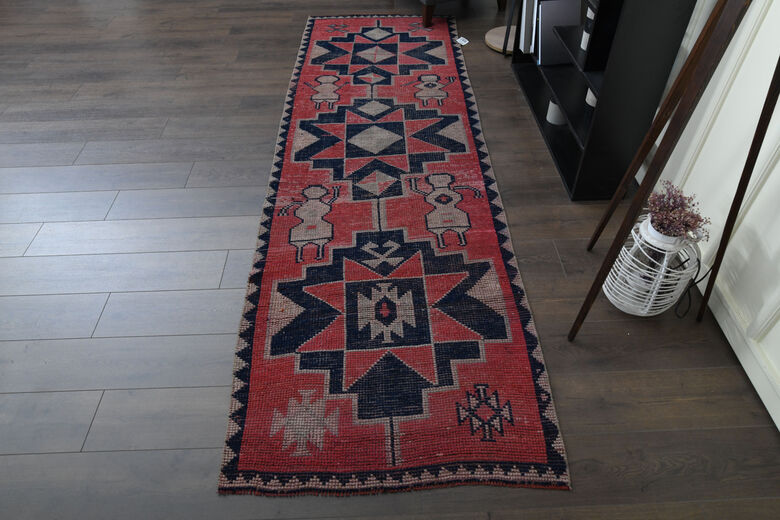 Pink Blue Vintage Runner