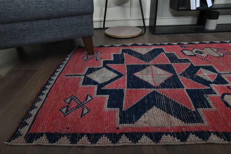 Pink Blue Vintage Runner