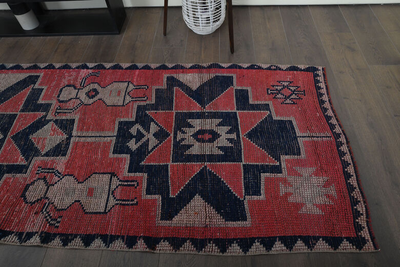 Pink Blue Vintage Runner