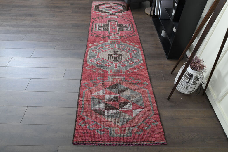 Pink Vintage Runner