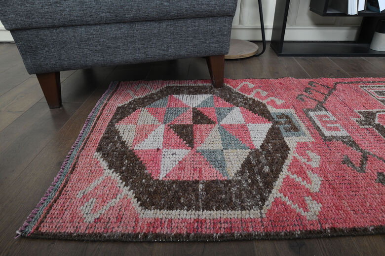 Pink Vintage Runner