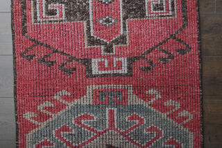 Pink Vintage Runner - Thumbnail