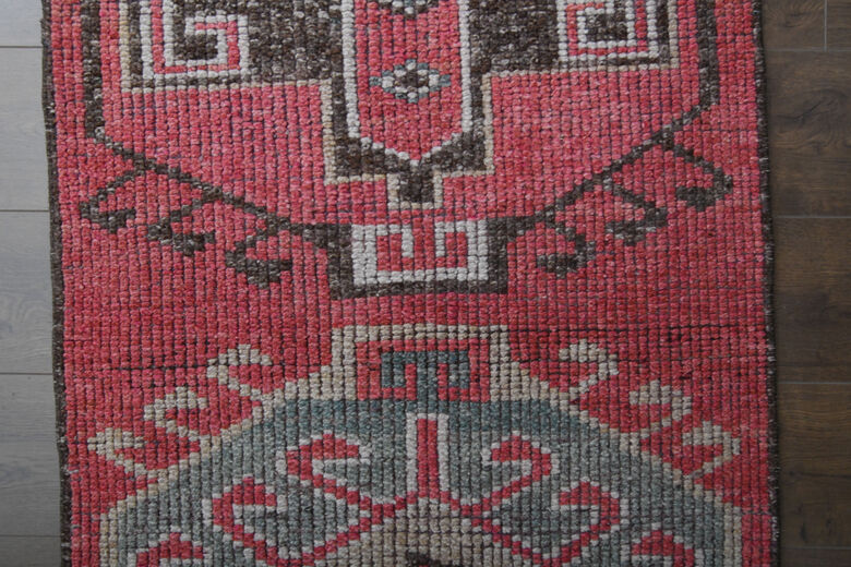 Pink Vintage Runner