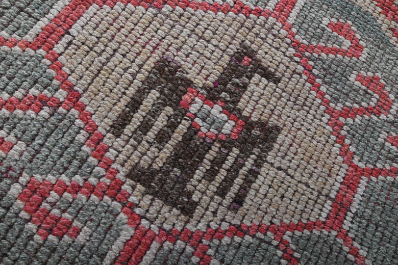 Pink Vintage Runner