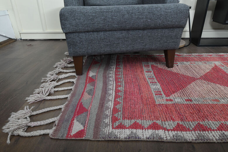 Tasseled Pink Runner
