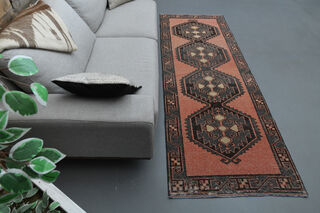 Red Geometric Vintage Runner - Thumbnail