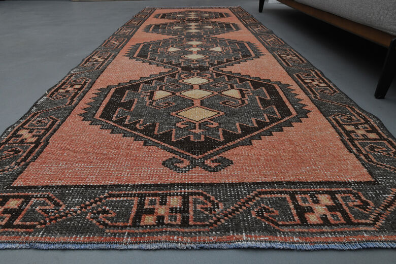 Red Geometric Vintage Runner