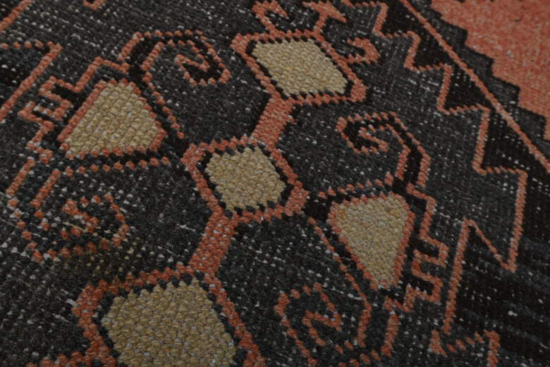 Red Geometric Vintage Runner