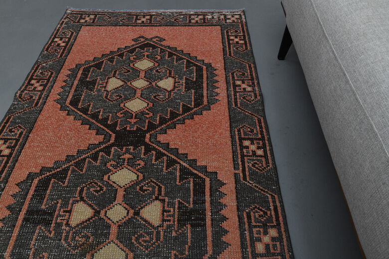 Red Geometric Vintage Runner