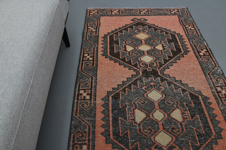 Red Geometric Vintage Runner
